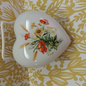Lefton Valentines Hand Painted Heart Shaped Trinket Jewelry Box Flower Pattern
